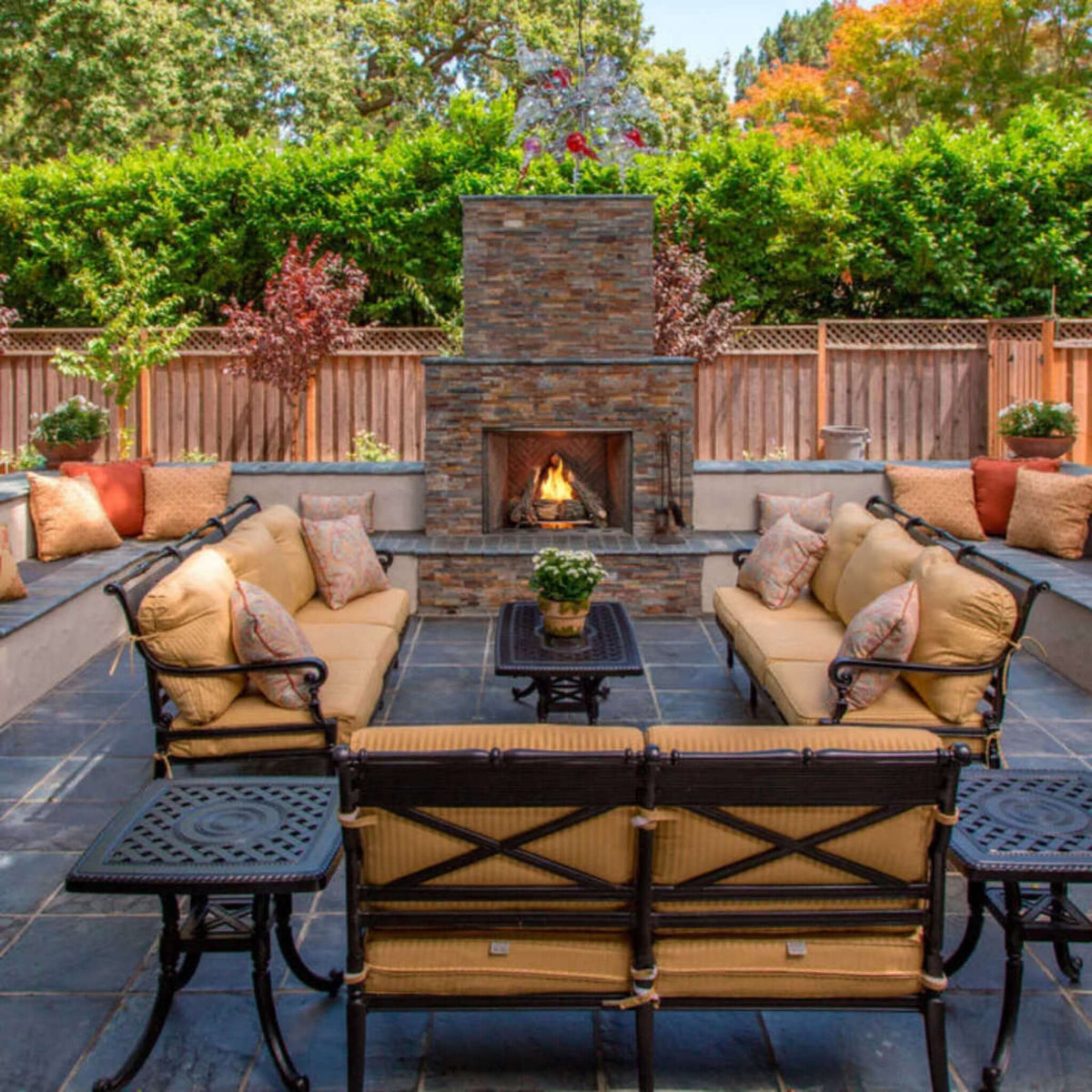 Majestic Courtyard 55K BTU 42-Inch Traditional Outdoor Natural Gas Fireplace (No Refractory) [ODCOUG-42NR]