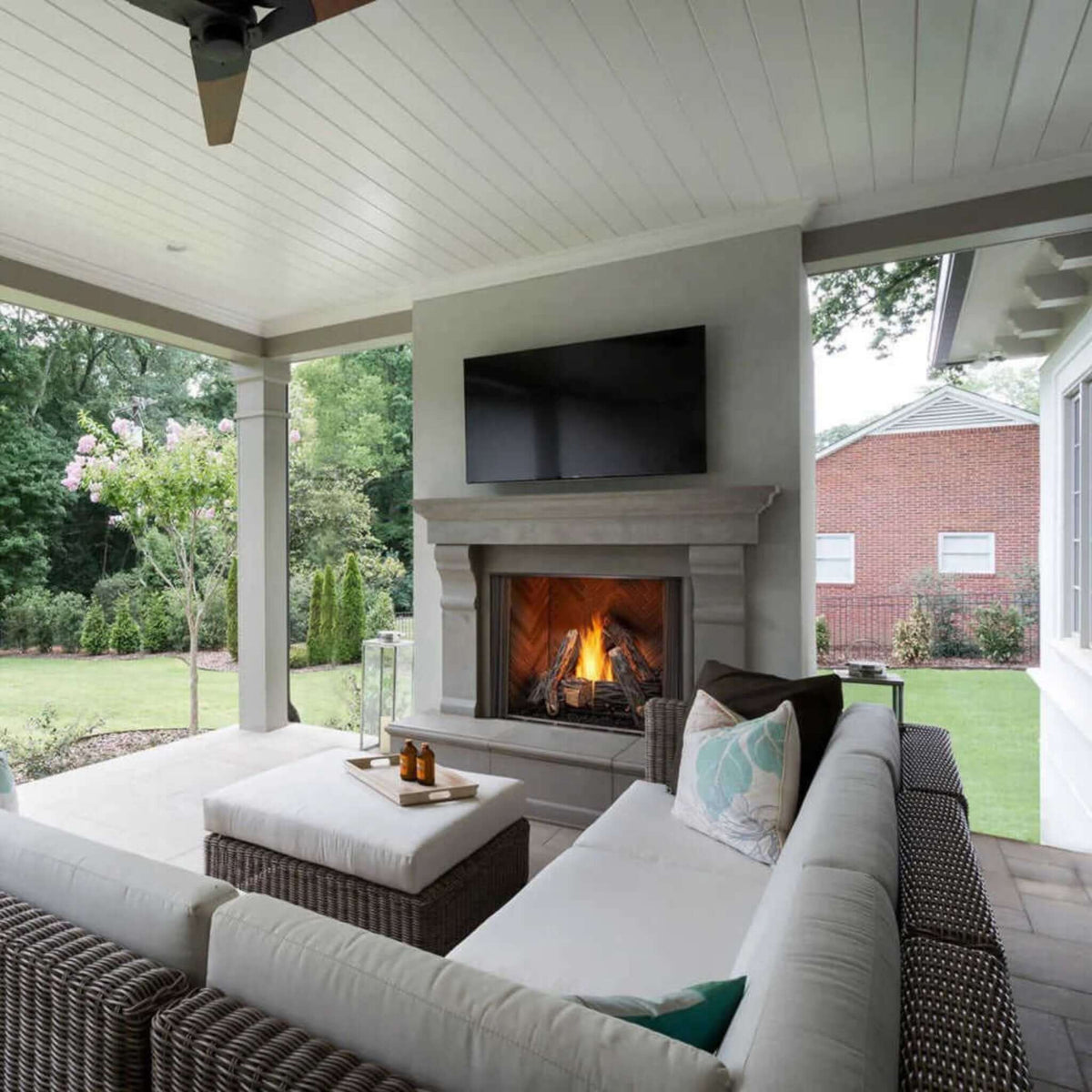 Majestic Courtyard 55K BTU 36-Inch Traditional Outdoor Natural Gas Fireplace (No Refractory) [ODCOUG-36NR]