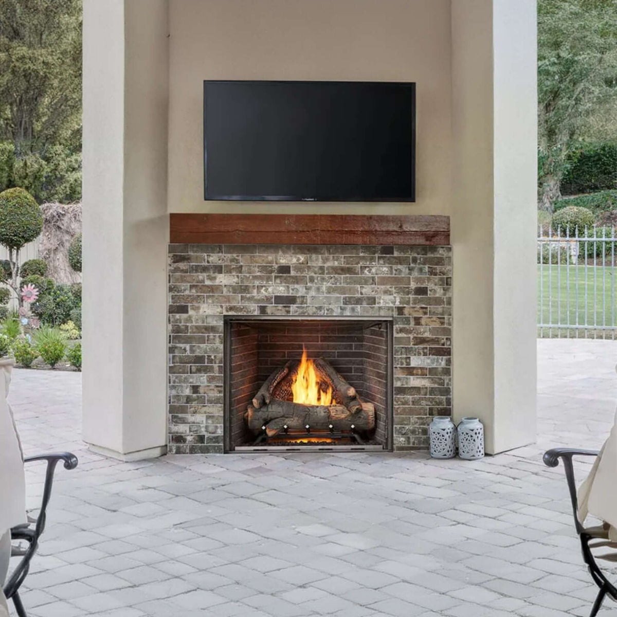 Majestic Courtyard 55K BTU 42-Inch Traditional Outdoor Gas Fireplace With Stacked Concrete Refractory [ODCOUG-42TS]