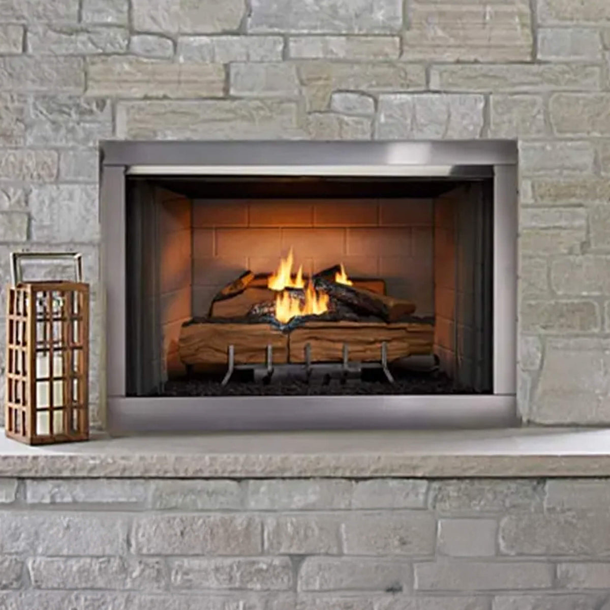 Majestic Vesper 42-Inch Traditional Concrete Refractory Outdoor Gas Fireplace [VOFB42-T]