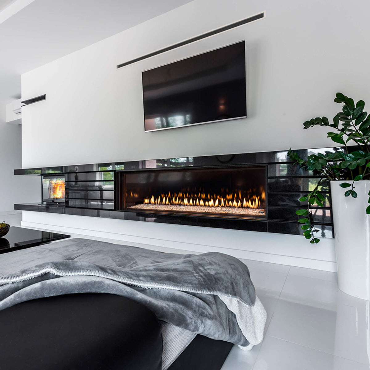 Montigo Distinction 63" Single Sided Linear Direct Vent Natural Gas Fireplace [D6315NI-2]