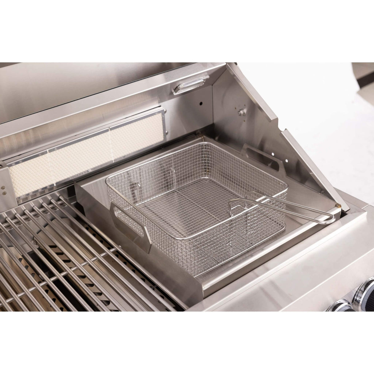 Premium Outdoor Kitchen With 32-Inch 60K BTU Built-In Stainless Steel LPG Gas Grill, Door And Drawer Combo And Stainless Steel Ice Box