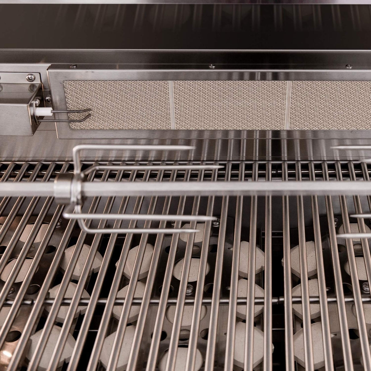 Summerset TRL Built-In Propane Gas Grill With Rotisserie (TRL32/38-LP)